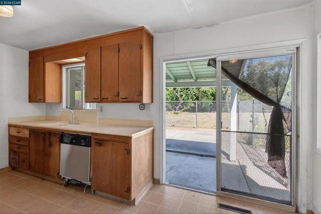 10 Corte Sombrita, Orinda, CA 94563