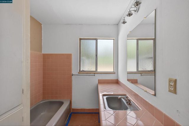 10 Corte Sombrita, Orinda, CA 94563