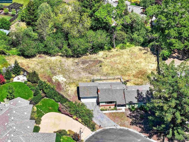 10 Corte Sombrita, Orinda, CA 94563