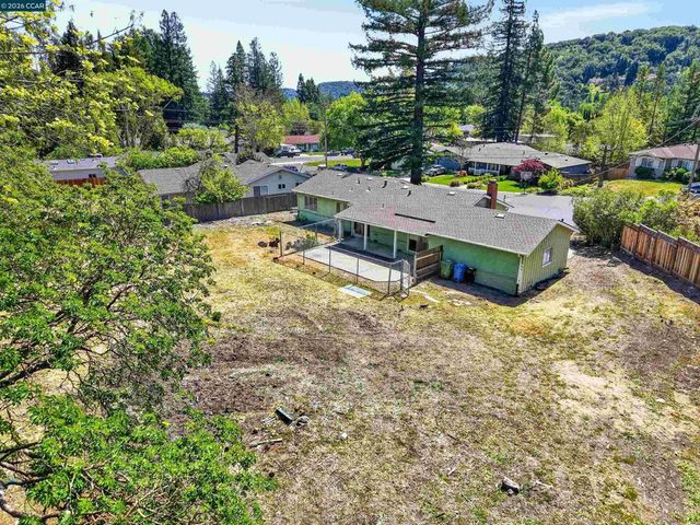 10 Corte Sombrita, Orinda, CA 94563
