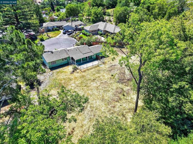 10 Corte Sombrita, Orinda, CA 94563