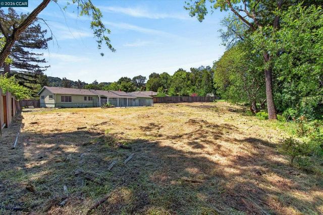 10 Corte Sombrita, Orinda, CA 94563