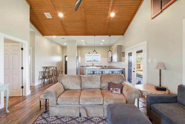 335 Meadow Bend Circle, Stephenville, TX 76401