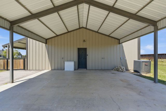 335 Meadow Bend Circle, Stephenville, TX 76401