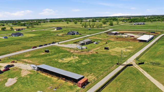 335 Meadow Bend Circle, Stephenville, TX 76401