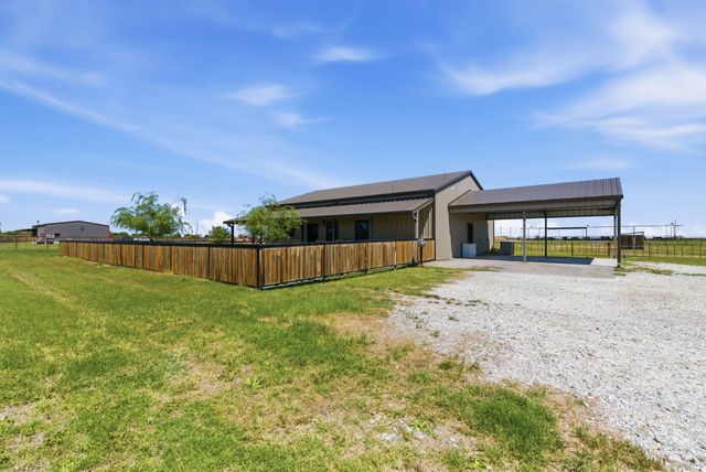 335 Meadow Bend Circle, Stephenville, TX 76401