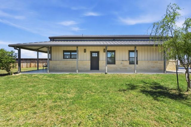 335 Meadow Bend Circle, Stephenville, TX 76401