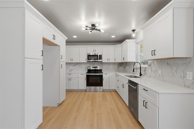 1221 Pepperdine Avenue, Edmond, OK 73013