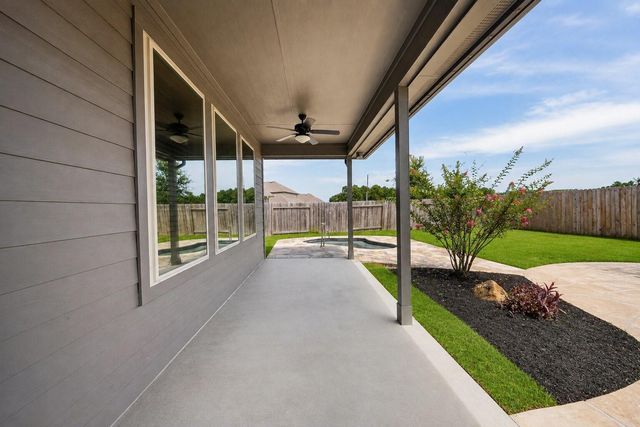 20111 Crystal Falls Court, Montgomery, TX 77316