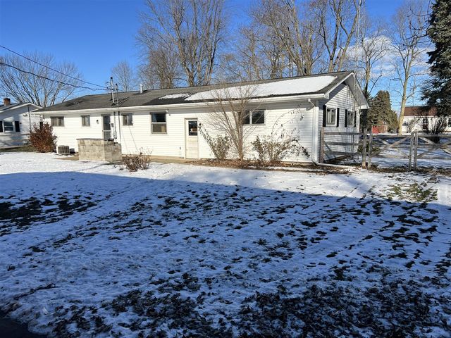 1755 E Carleton Road, Adrian, MI 49221