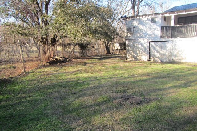 11 Harmon Creek Drive, Huntsville, TX 77320