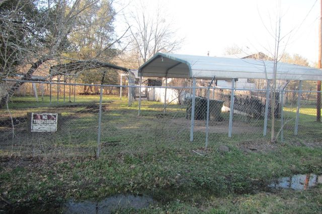 11 Harmon Creek Drive, Huntsville, TX 77320