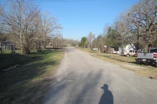 11 Harmon Creek Drive, Huntsville, TX 77320