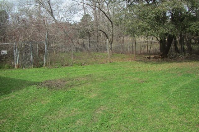 11 Harmon Creek Drive, Huntsville, TX 77320