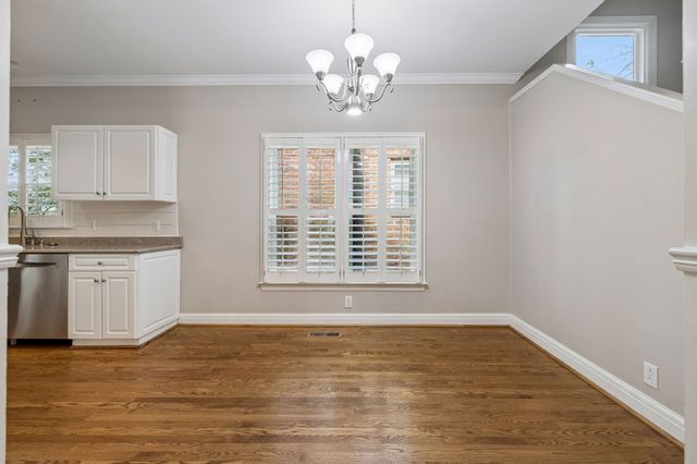 230 Harding Pl, Nashville, TN 37205