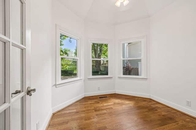 230 Harding Pl, Nashville, TN 37205