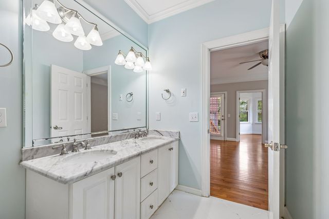 230 Harding Pl, Nashville, TN 37205