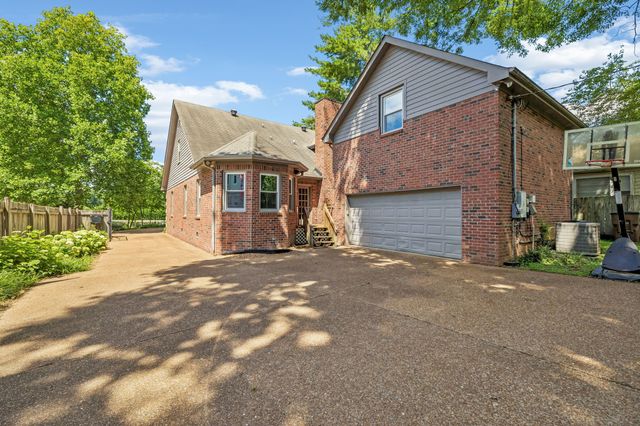 230 Harding Pl, Nashville, TN 37205