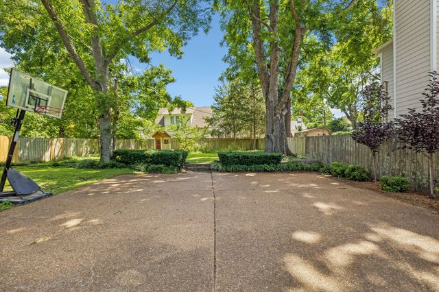 230 Harding Pl, Nashville, TN 37205