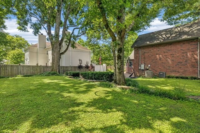 230 Harding Pl, Nashville, TN 37205