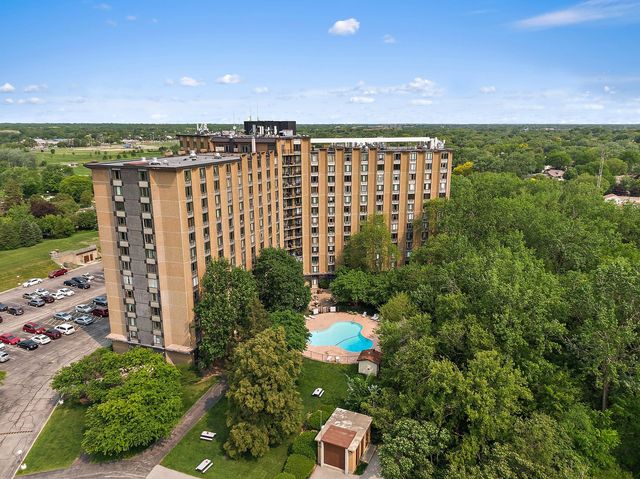 1 Renaissance Place 3PH, Palatine, IL 60067