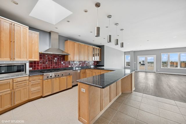 1 Renaissance Place 3PH, Palatine, IL 60067