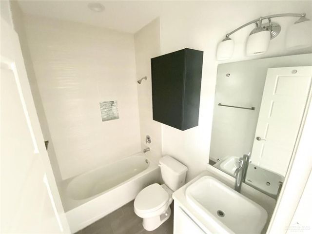 909 W Carmel Avenue 4, Pharr, TX 78577