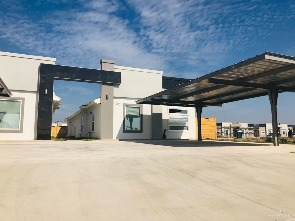 909 W Carmel Avenue 4, Pharr, TX 78577