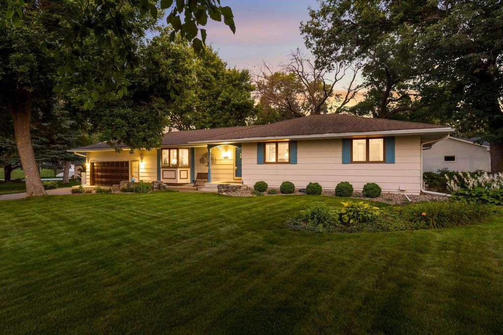 1470 Glacier Lane NE, Fridley, MN 55421