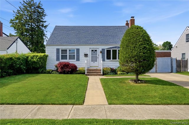 40 Lombardi Place, Amityville, NY 11701