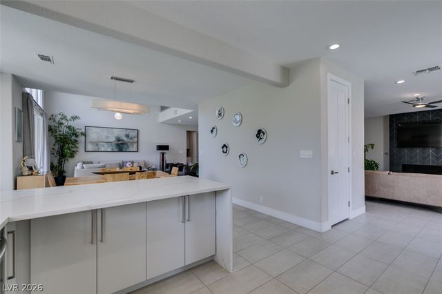 7999 Pinnacle Peak Avenue, Las Vegas, NV 89113