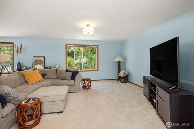 15050 225th Avenue NE, Woodinville, WA 98077