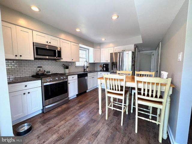 11 N CENTRAL AVE, Sicklerville, NJ 08081