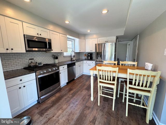 11 N CENTRAL AVE, Sicklerville, NJ 08081