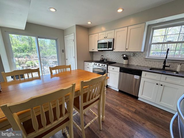 11 N CENTRAL AVE, Sicklerville, NJ 08081