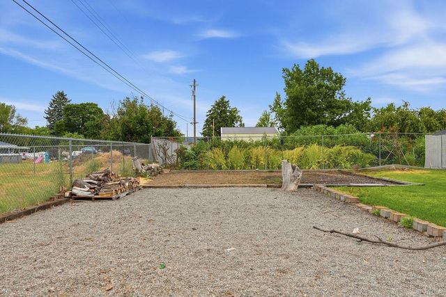 2015 N Vista Rd, Spokane, WA 99212