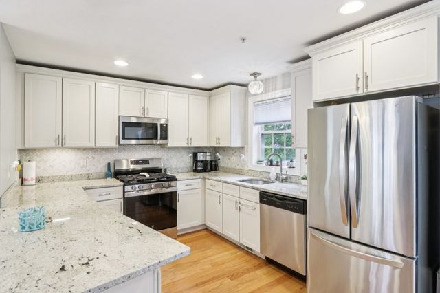 2 Starfish Way A, Salisbury, MA 01952