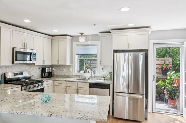 2 Starfish Way A, Salisbury, MA 01952