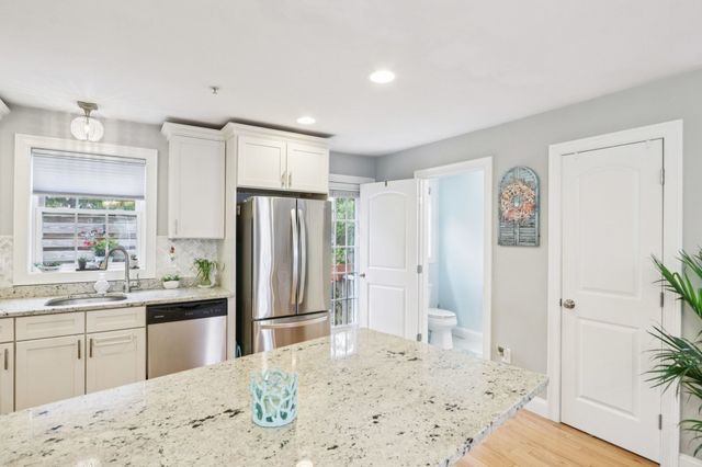 2 Starfish Way A, Salisbury, MA 01952