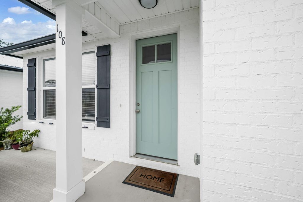 Image 1 of property listing at 108 Penny Lane, Valparaiso, FL 32580