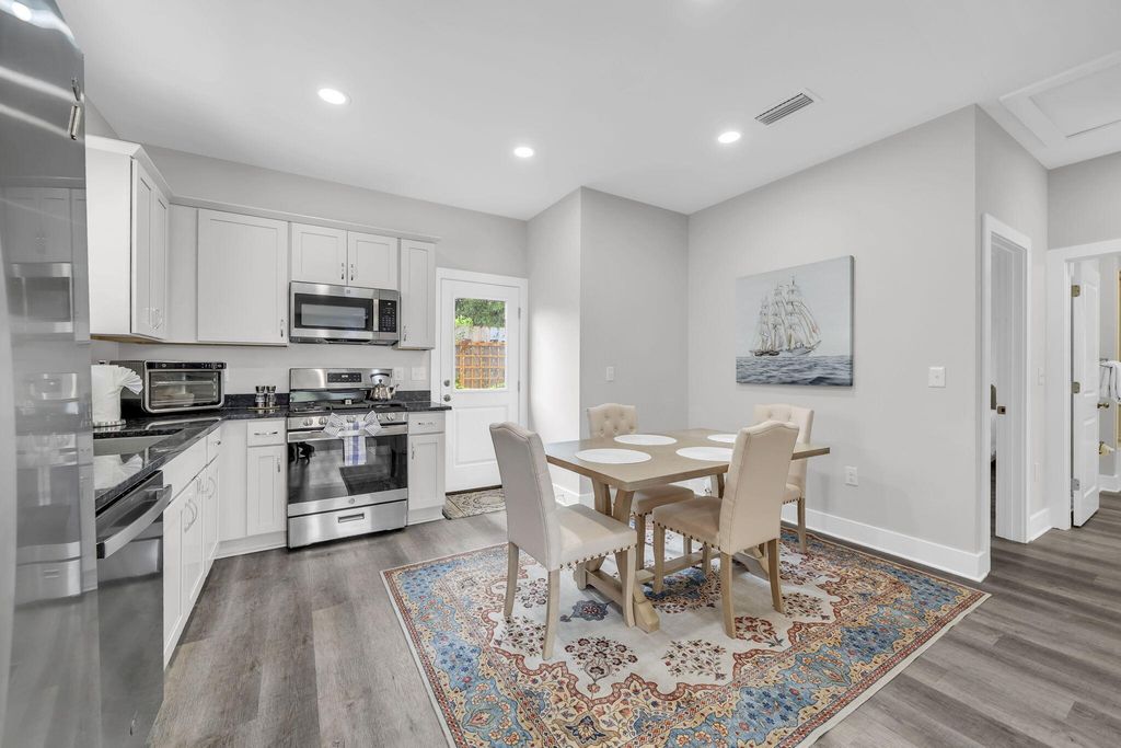 Image 10 of property listing at 108 Penny Lane, Valparaiso, FL 32580
