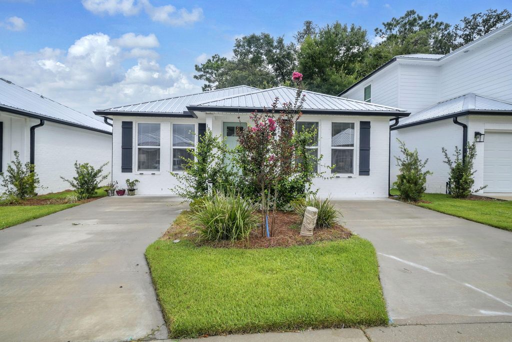 Image 2 of property listing at 108 Penny Lane, Valparaiso, FL 32580