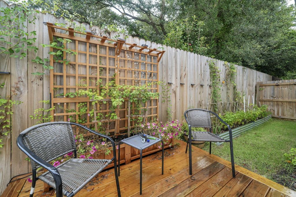 Image 22 of property listing at 108 Penny Lane, Valparaiso, FL 32580