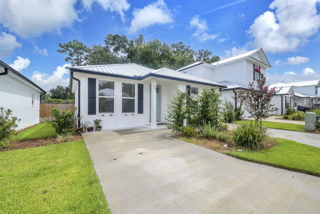 Image 3 of property listing at 108 Penny Lane, Valparaiso, FL 32580