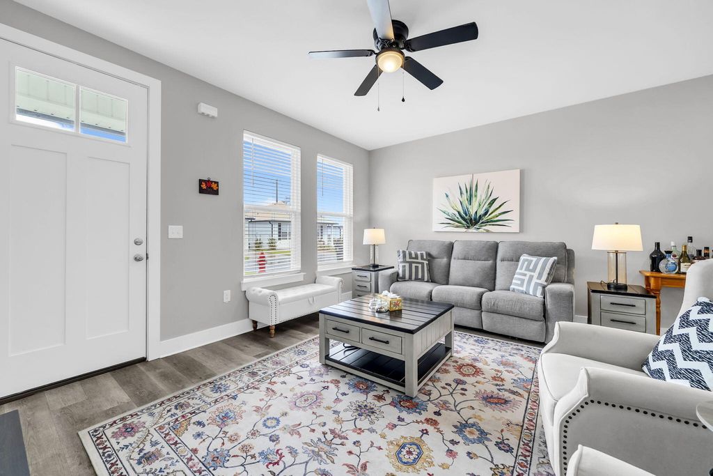 Image 4 of property listing at 108 Penny Lane, Valparaiso, FL 32580