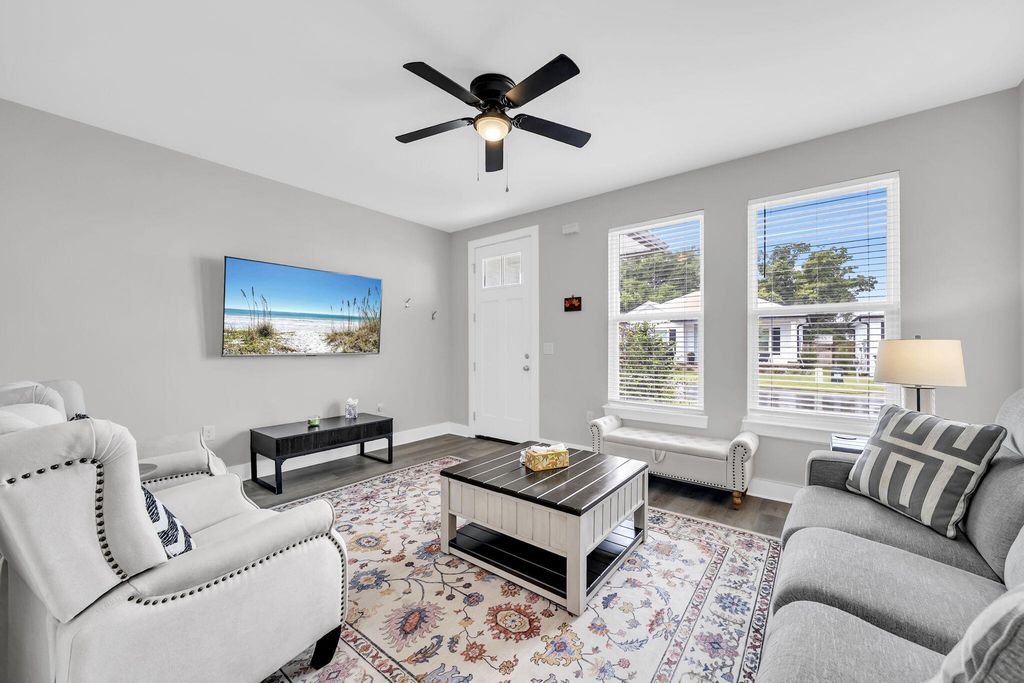 Image 6 of property listing at 108 Penny Lane, Valparaiso, FL 32580