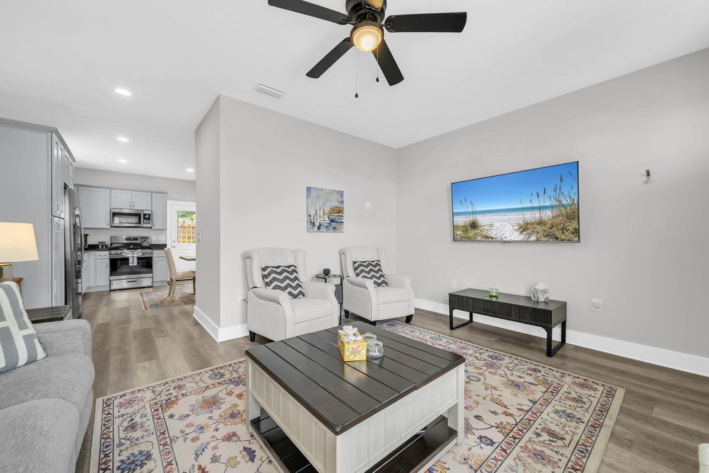 Image 7 of property listing at 108 Penny Lane, Valparaiso, FL 32580