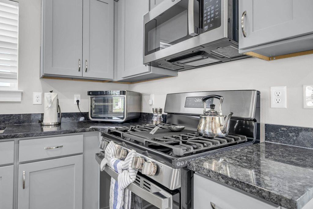 Image 8 of property listing at 108 Penny Lane, Valparaiso, FL 32580