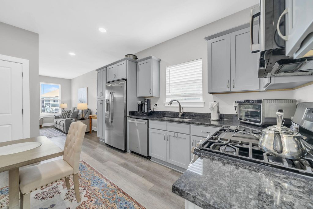 Image 9 of property listing at 108 Penny Lane, Valparaiso, FL 32580