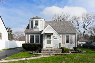 6828 W 97th Street, Oak Lawn, IL 60453